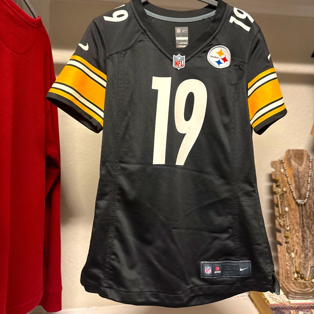 Juju Smith-Schuster jersey (Pittsburgh Steelers)

Women’s Small
